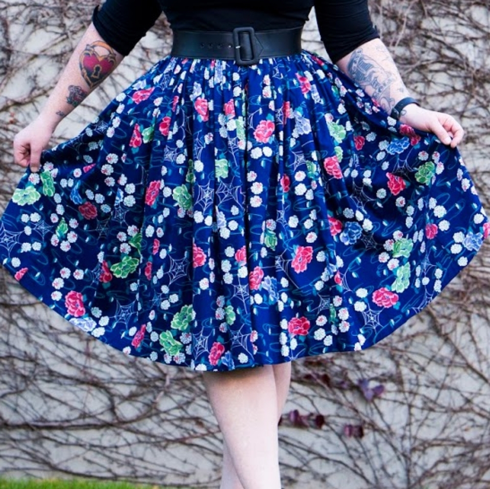 Pinup Girl Clothing Floral Spiderweb Blue Jenny Gathered Skirt Size Medium